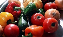 农夫吃瓜有点酸,酸中带甜的乡村生活趣事